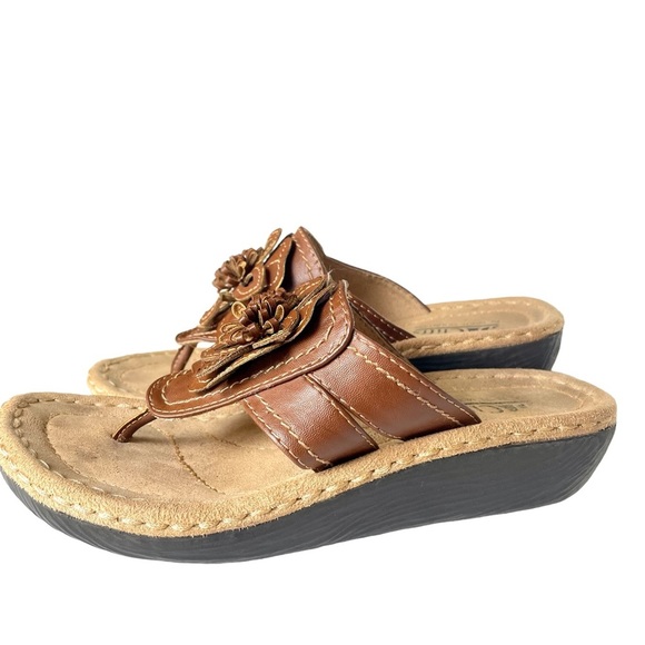 CLIFFS by White Mountain "Carnation" Leather Flower Flip Flop Brown Size 6M - Picture 2 of 9